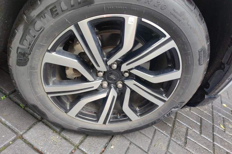 Used Ford Explorer 2024 2.3T EcoBoost Red Gold Edition 6 Seats Right Front Wheel Hub