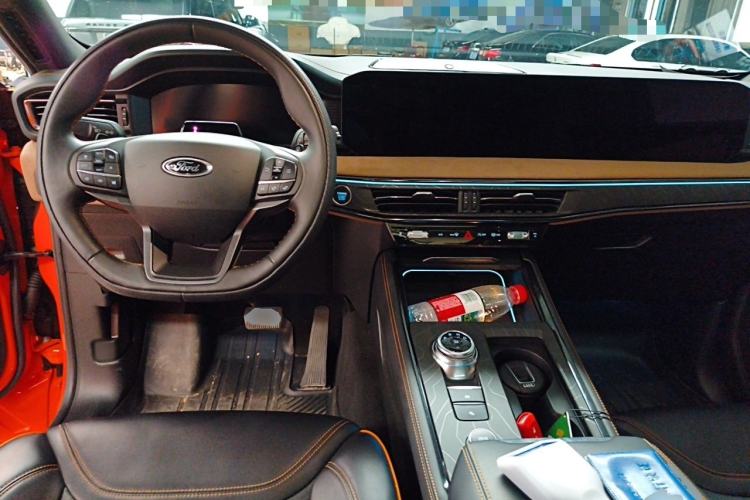 Used Ford Explorer 2024 2.3T EcoBoost Kunlun Peak Edition 7-Seater Center Console