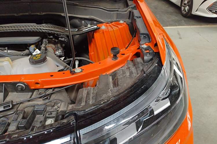 Used Ford Explorer 2024 2.3T EcoBoost Kunlun Peak Edition 7-Seater Engine Bay Left