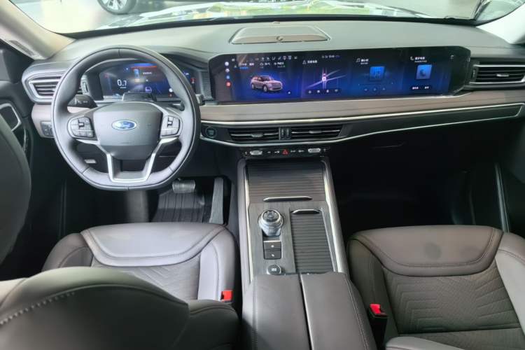 Used Ford Explorer 2024 2.3T EcoBoost Four-Wheel Drive Titanium Edition 6 Seats Center Console