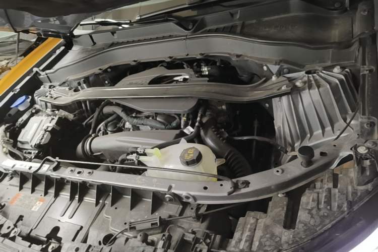 Used Ford Explorer 2024 2.3T EcoBoost Kunlun Peak Edition 6-Seater Engine Bay