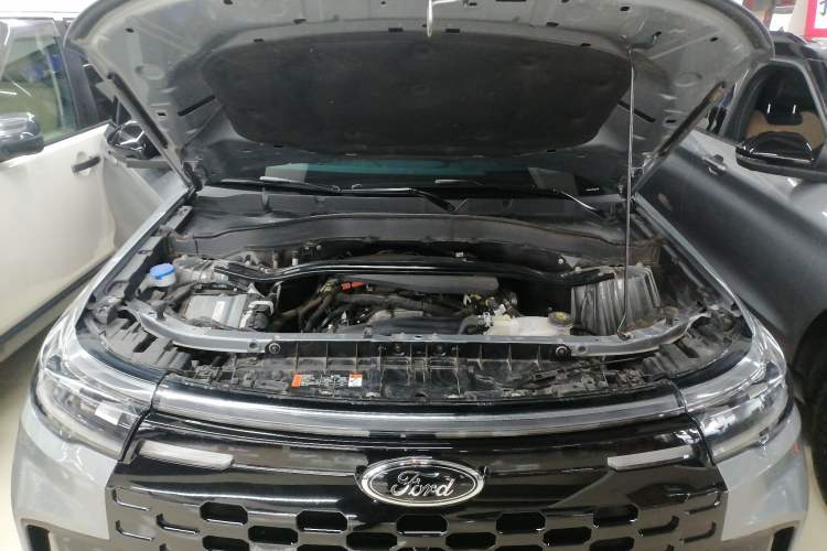Used Ford Explorer 2024 2.3T EcoBoost Kunlun Peak Edition 7-Seater Engine Bay