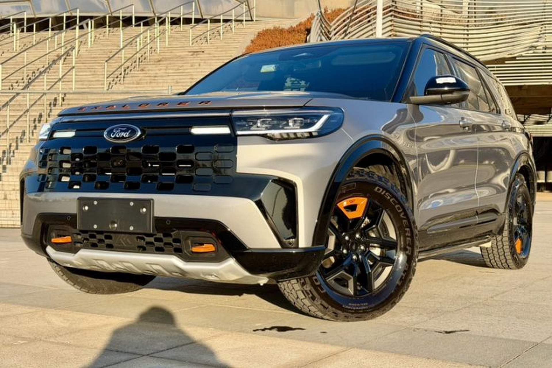 Used Ford Explorer 2024 2.3T EcoBoost Kunlun Peak Edition 6-Seater Front Left 45 Deg