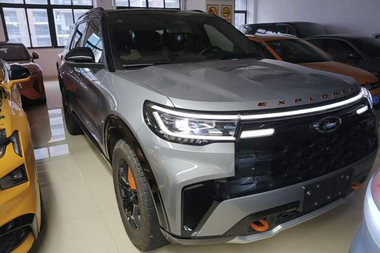 Used Ford Explorer 2024 2.3T EcoBoost Kunlun Peak Edition 6-Seater Front Right 45 Deg