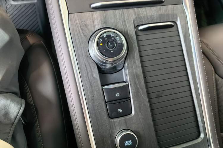 Used Ford Explorer 2024 2.3T EcoBoost Four-Wheel Drive Titanium Edition 6 Seats Gear Lever