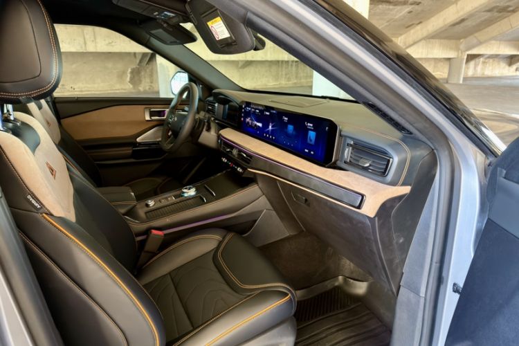 Used Ford Explorer 2024 2.3T EcoBoost Kunlun Peak Edition 6-Seater Interior 7