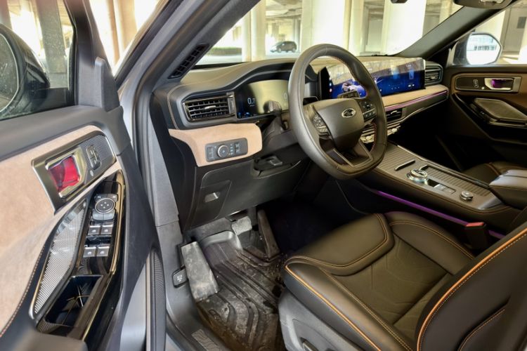 Used Ford Explorer 2024 2.3T EcoBoost Kunlun Peak Edition 6-Seater Interior 8