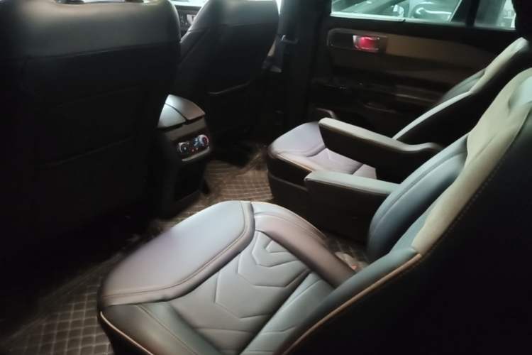 Used Ford Explorer 2024 2.3T EcoBoost Kunlun Peak Edition 6-Seater Left Rear Seat