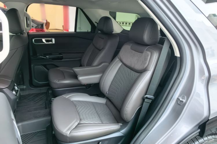 Used Ford Explorer 2024 2.3T EcoBoost Four-Wheel Drive Titanium Edition 6 Seats Left Rear Seat