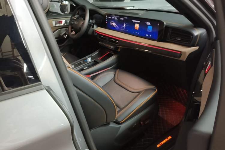 Used Ford Explorer 2024 2.3T EcoBoost Kunlun Peak Edition 6-Seater Right Front Seat