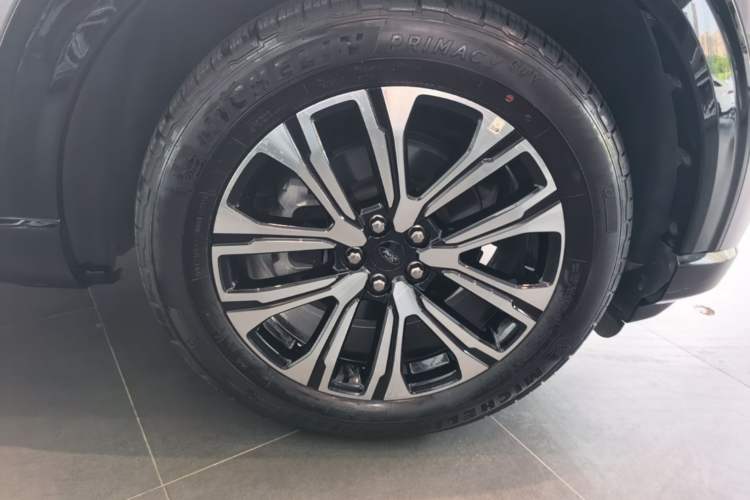 Used Ford Explorer 2024 2.3T EcoBoost Four-Wheel Drive Titanium Edition 6 Seats Right Front Wheel Hub