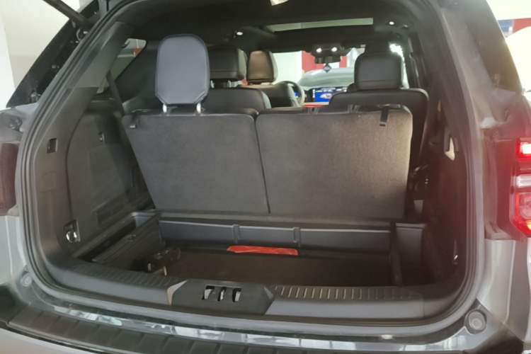 Used Ford Explorer 2024 2.3T EcoBoost Kunlun Peak Edition 6-Seater Trunk