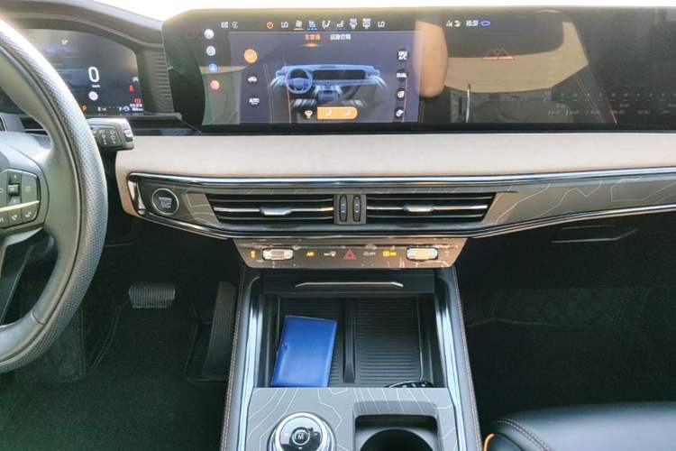 Used Ford Explorer 2024 2.3T EcoBoost Kunlun Peak Edition 7-Seater Audio And AC Panel