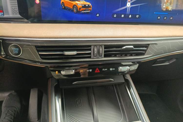 Used Ford Explorer 2024 2.3T EcoBoost Kunlun Peak Edition 7-Seater Audio And AC Panel