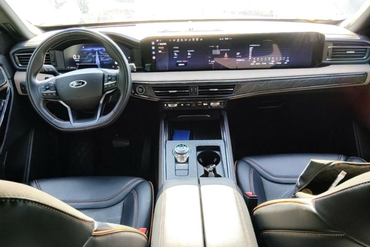 Used Ford Explorer 2024 2.3T EcoBoost Kunlun Peak Edition 7-Seater Center Console