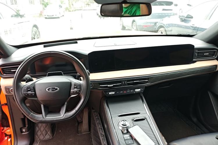Used Ford Explorer 2024 2.3T EcoBoost Kunlun Peak Edition 7-Seater Center Console