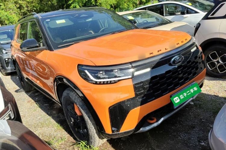 Used Ford Explorer 2024 2.3T EcoBoost Kunlun Peak Edition 7-Seater Front Right 45 Deg