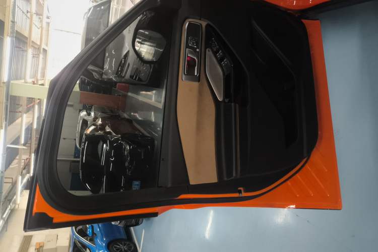 Used Ford Explorer 2024 2.3T EcoBoost Kunlun Peak Edition 7-Seater Left Front Door Interior