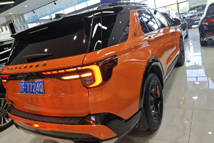 Used Ford Explorer 2024 2.3T EcoBoost Kunlun Peak Edition 7-Seater Rear Right 45 Deg