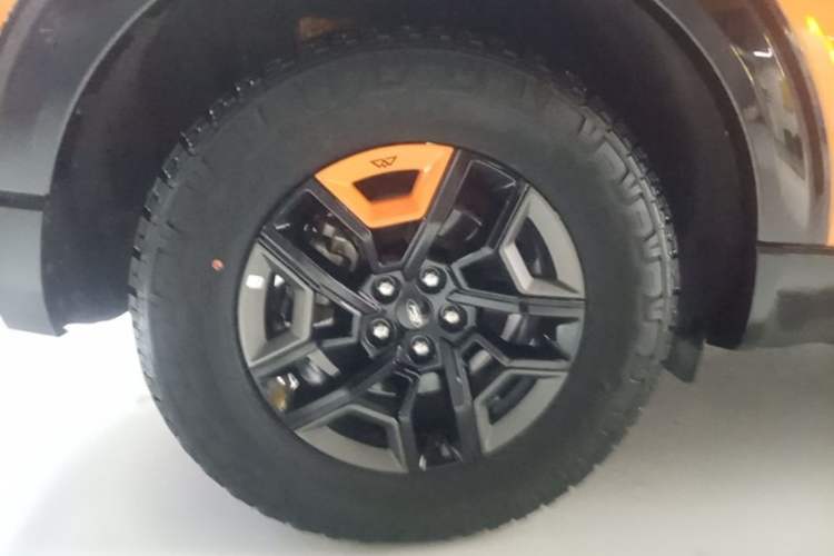 Used Ford Explorer 2024 2.3T EcoBoost Kunlun Peak Edition 7-Seater Right Rear Wheel Hub