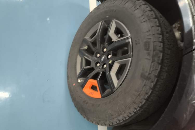 Used Ford Explorer 2024 2.3T EcoBoost Kunlun Peak Edition 7-Seater Right Rear Wheel Hub