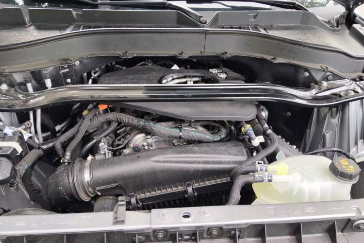Used Ford Explorer 2024 2.3T EcoBoost Kunlun Peak Edition 6-Seater Engine Bay