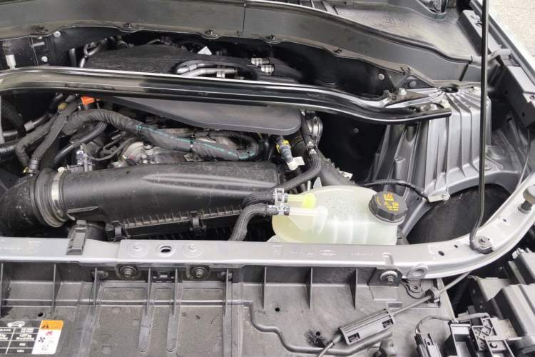 Used Ford Explorer 2024 2.3T EcoBoost Kunlun Peak Edition 6-Seater Engine Bay Left