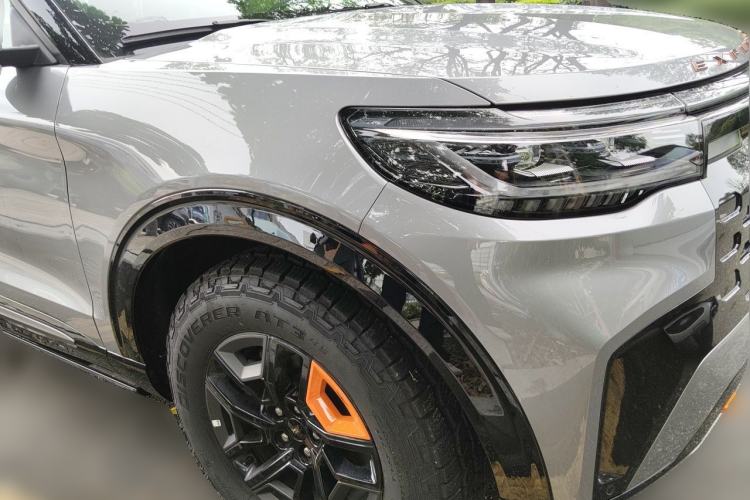 Used Ford Explorer 2024 2.3T EcoBoost Kunlun Peak Edition 6-Seater Front Right 45 Deg