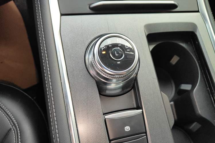 Used Ford Explorer 2024 2.3T EcoBoost Rear-Drive Trend Edition 6-Seater Gear Lever