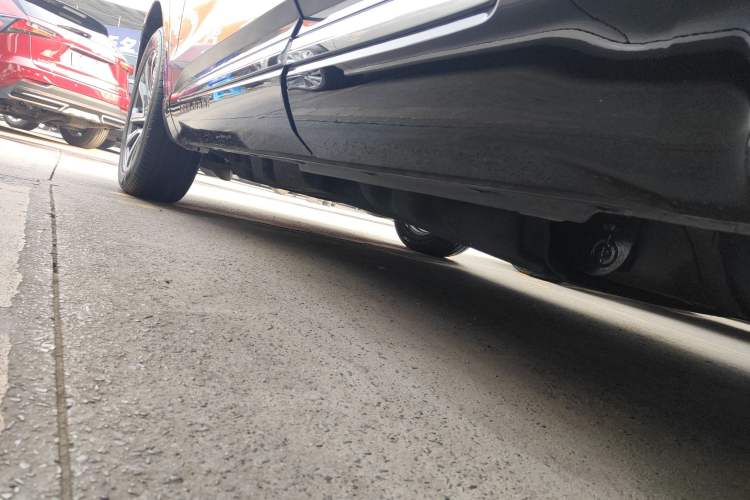 Used Ford Explorer 2024 2.3T EcoBoost Rear-Drive Trend Edition 6-Seater Left Side Sill