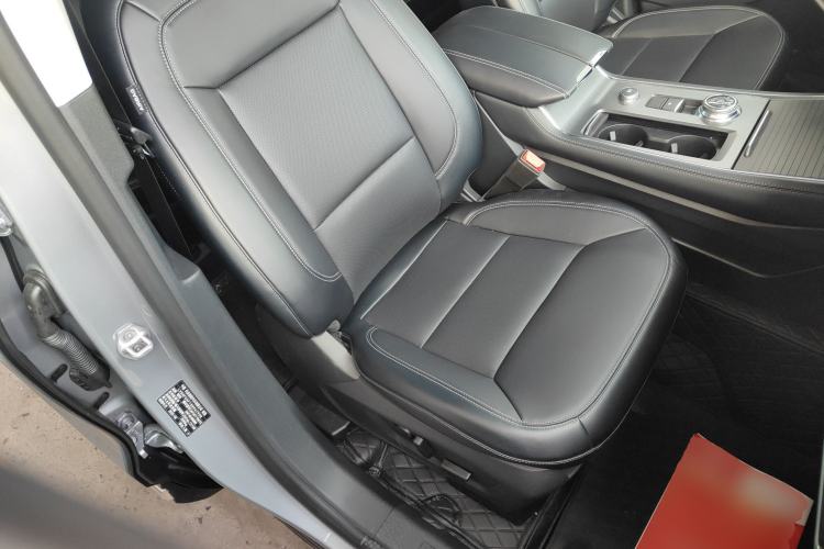 Used Ford Explorer 2024 2.3T EcoBoost Rear-Drive Trend Edition 6-Seater Right Front Seat