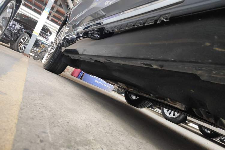 Used Ford Explorer 2024 2.3T EcoBoost Rear-Drive Trend Edition 6-Seater Right Side Sill