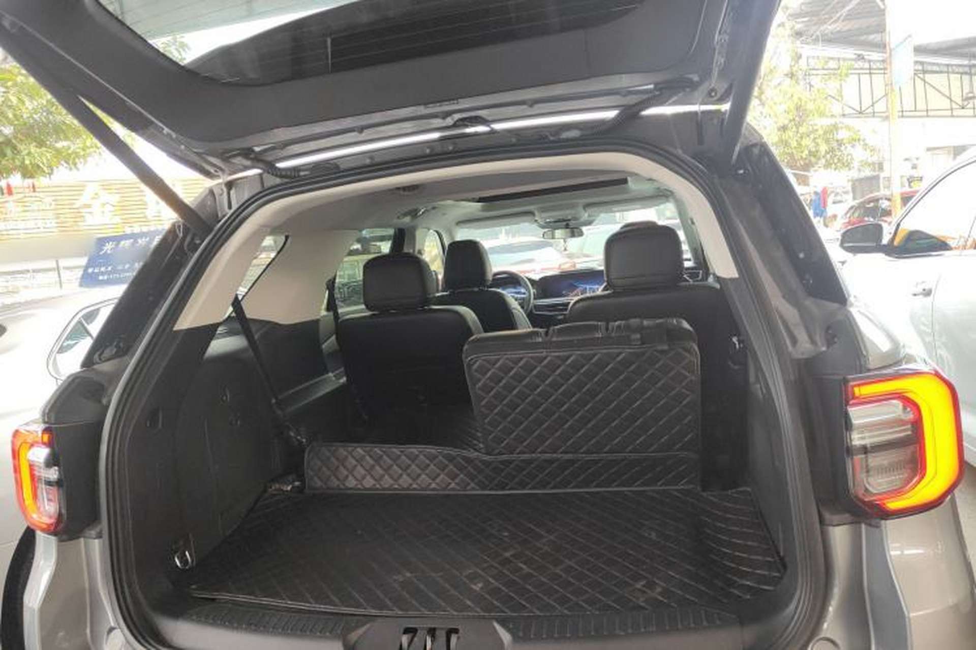 Used Ford Explorer 2024 2.3T EcoBoost Rear-Drive Trend Edition 6-Seater Trunk