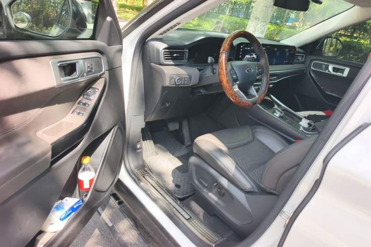Used Ford Explorer 2024 2.3T EcoBoost Four-Wheel Drive Titanium Edition 6 Seats Driver Seat