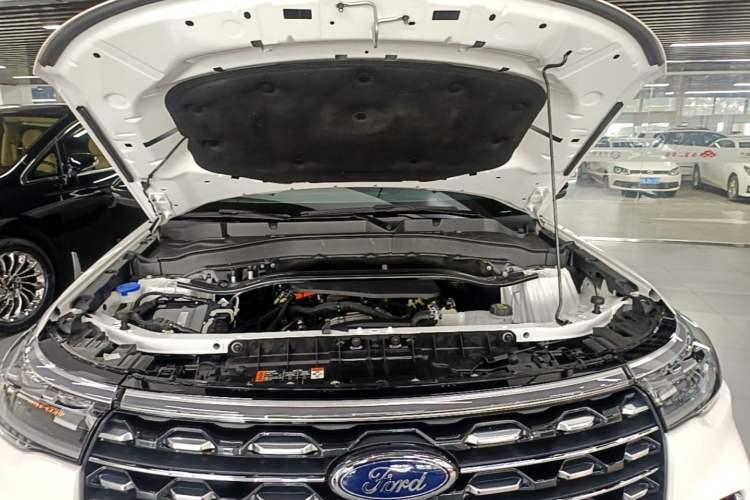Used Ford Explorer 2024 2.3T EcoBoost Four-Wheel Drive Titanium Edition 6 Seats Engine Bay