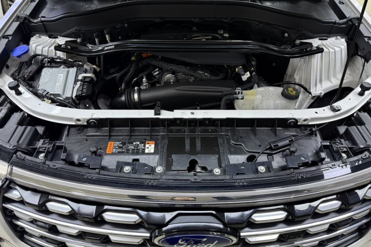 Used Ford Explorer 2024 2.3T EcoBoost All-Wheel Drive Stylish Plus Version 7 Seats Engine Bay
