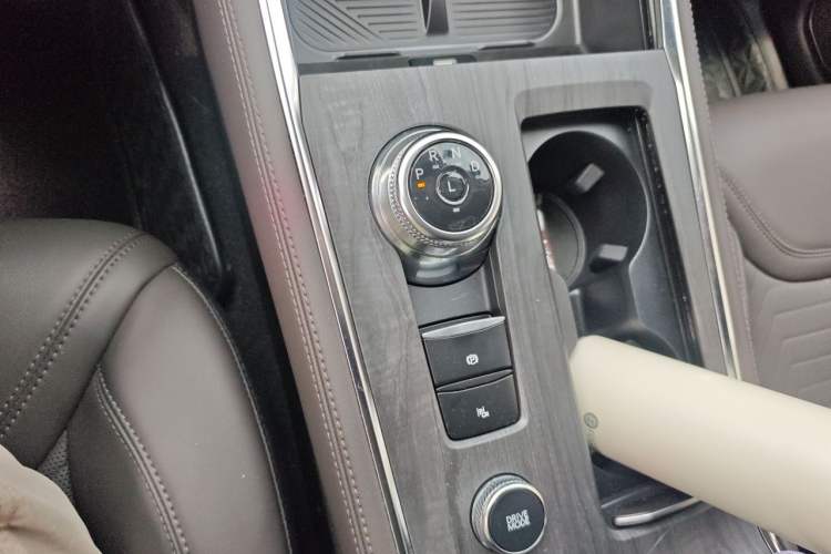 Used Ford Explorer 2024 2.3T EcoBoost Four-Wheel Drive Titanium Edition 6 Seats Gear Lever