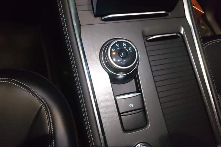 Used Ford Explorer 2024 2.3T EcoBoost Rear-Drive Trend Edition 6-Seater Gear Lever
