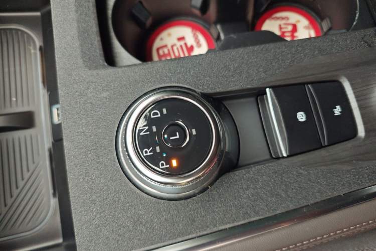 Used Ford Explorer 2024 2.3T EcoBoost Four-Wheel Drive Titanium Edition 7 Seats Gear Lever