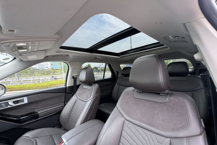 Used Ford Explorer 2024 2.3T EcoBoost Four-Wheel Drive Titanium Edition 6 Seats Headliner