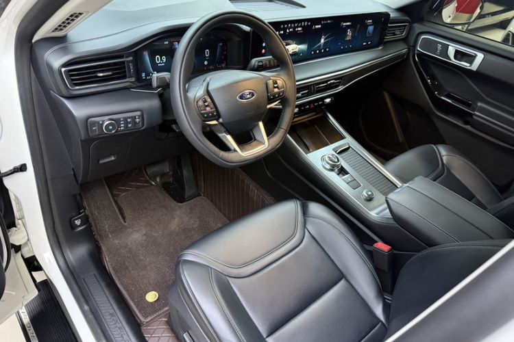 Used Ford Explorer 2024 2.3T EcoBoost All-Wheel Drive Stylish Plus Version 7 Seats Interior 1