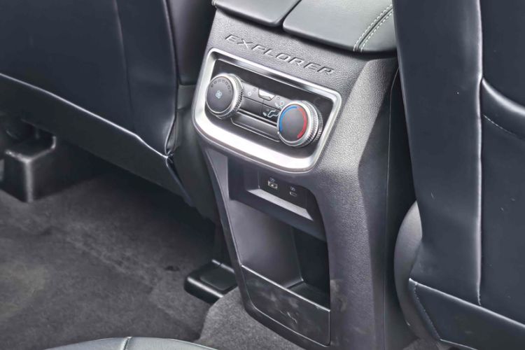 Used Ford Explorer 2024 2.3T EcoBoost Rear-Drive Trend Edition 6-Seater Interior 2