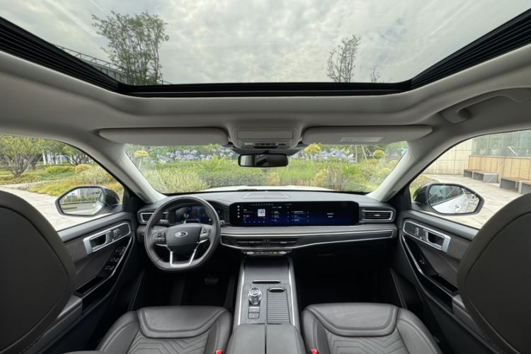 Used Ford Explorer 2024 2.3T EcoBoost Four-Wheel Drive Titanium Edition 6 Seats Interior 3