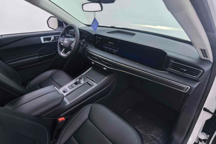 Used Ford Explorer 2024 2.3T EcoBoost Rear-Drive Trend Edition 6-Seater Interior 3