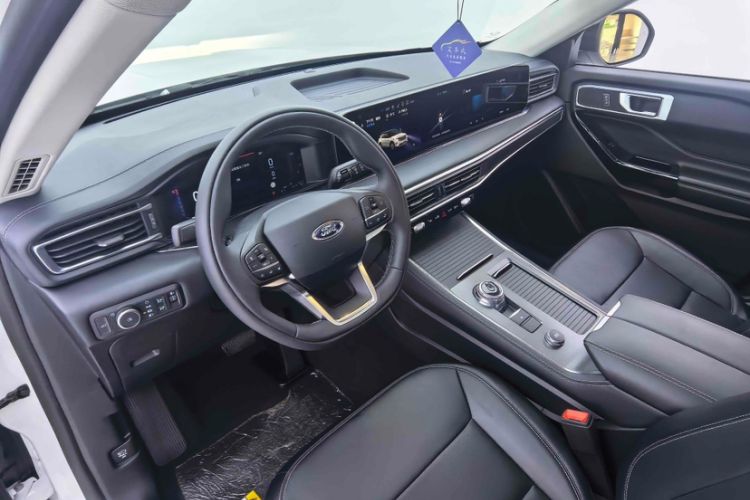 Used Ford Explorer 2024 2.3T EcoBoost Rear-Drive Trend Edition 6-Seater Interior 4