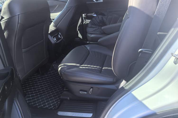 Used Ford Explorer 2024 2.3T EcoBoost Four-Wheel Drive Titanium Edition 6 Seats Interior 5