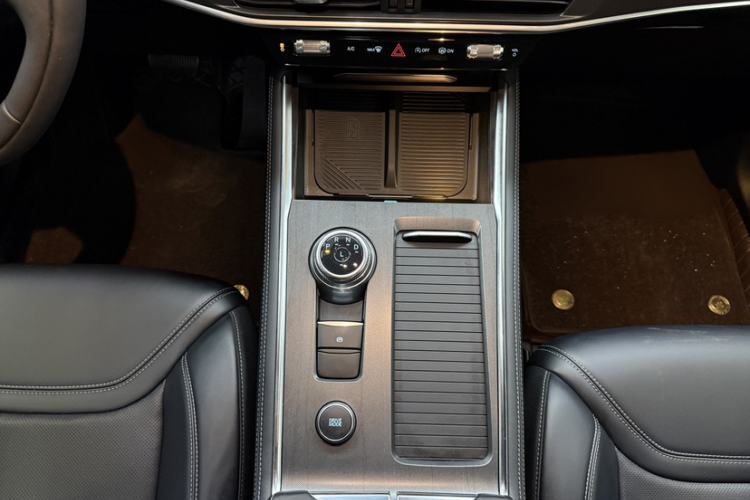 Used Ford Explorer 2024 2.3T EcoBoost All-Wheel Drive Stylish Plus Version 7 Seats Interior 8