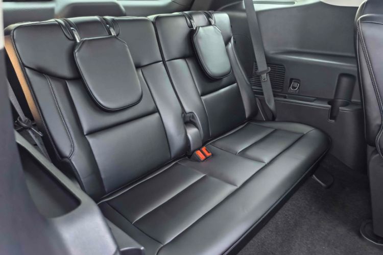 Used Ford Explorer 2024 2.3T EcoBoost Rear-Drive Trend Edition 6-Seater Interior 9
