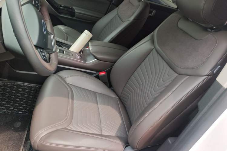 Used Ford Explorer 2024 2.3T EcoBoost Four-Wheel Drive Titanium Edition 6 Seats Left Front Seat