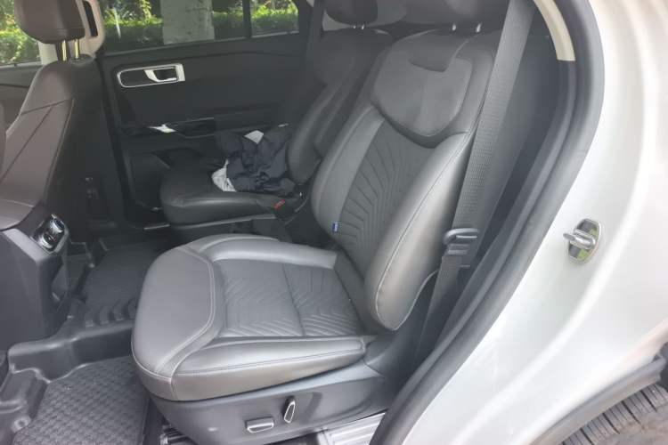 Used Ford Explorer 2024 2.3T EcoBoost Four-Wheel Drive Titanium Edition 6 Seats Left Rear Seat